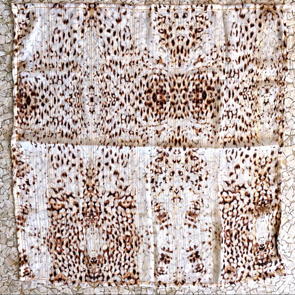 Beautiful semi sheer snakeskin print scarf with gold lurex threads - Picture 2 of 3